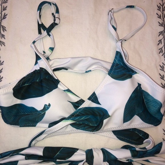 TROPICAL CUPSHE BIKINI - Picture 2 of 4